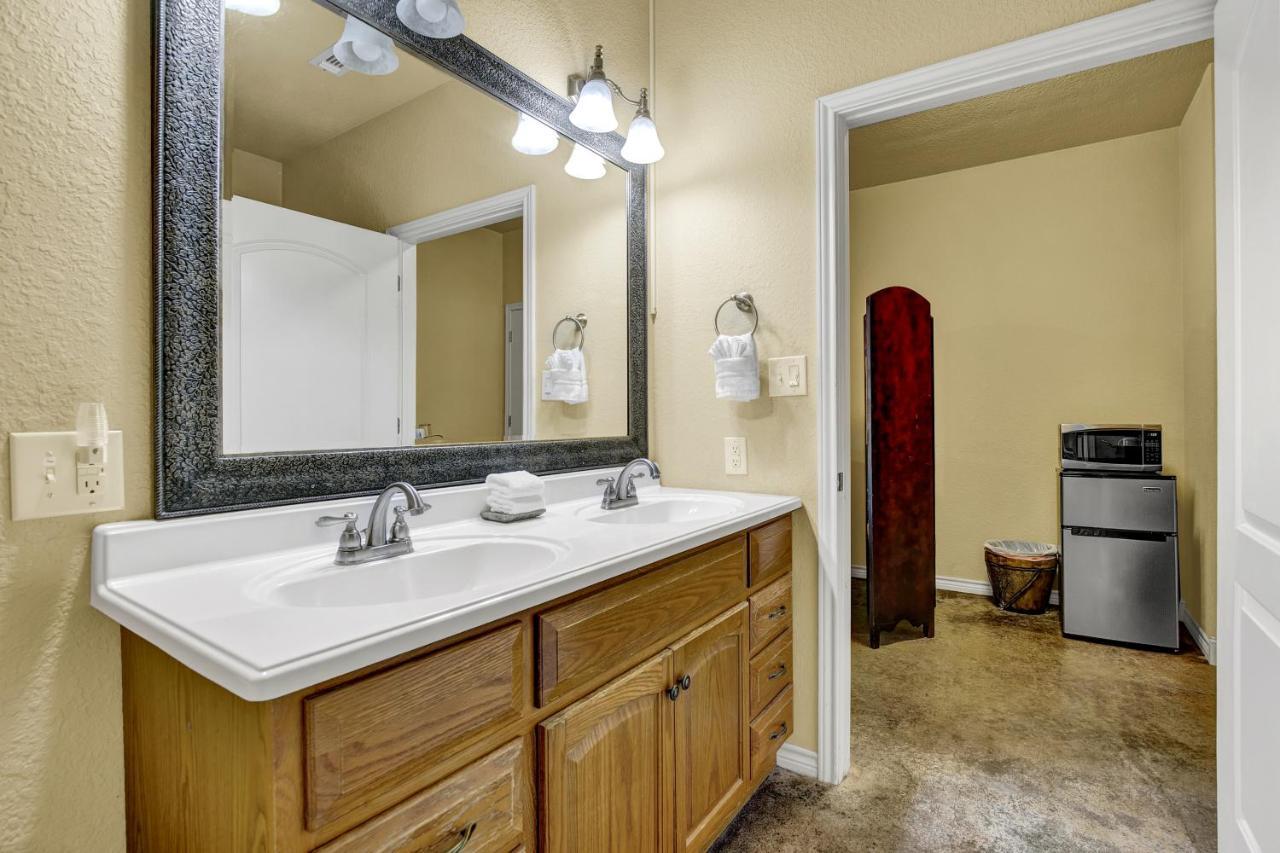 Romantic Oasis With Hot Tub Near Fred And Wineries! Fredericksburg Exterior foto