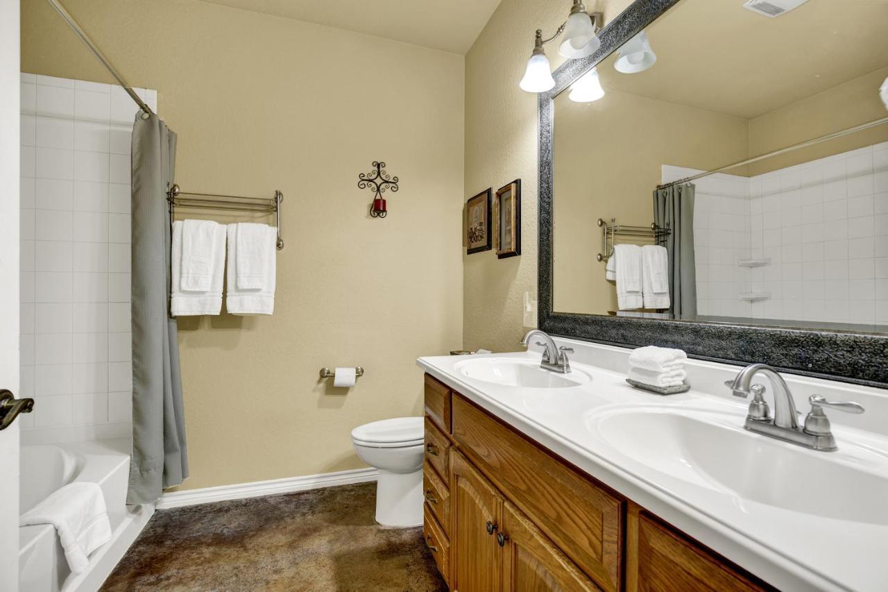 Romantic Oasis With Hot Tub Near Fred And Wineries! Fredericksburg Exterior foto